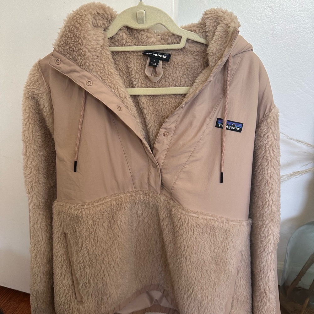 Patagonia Women's Tan Fleece Jacket